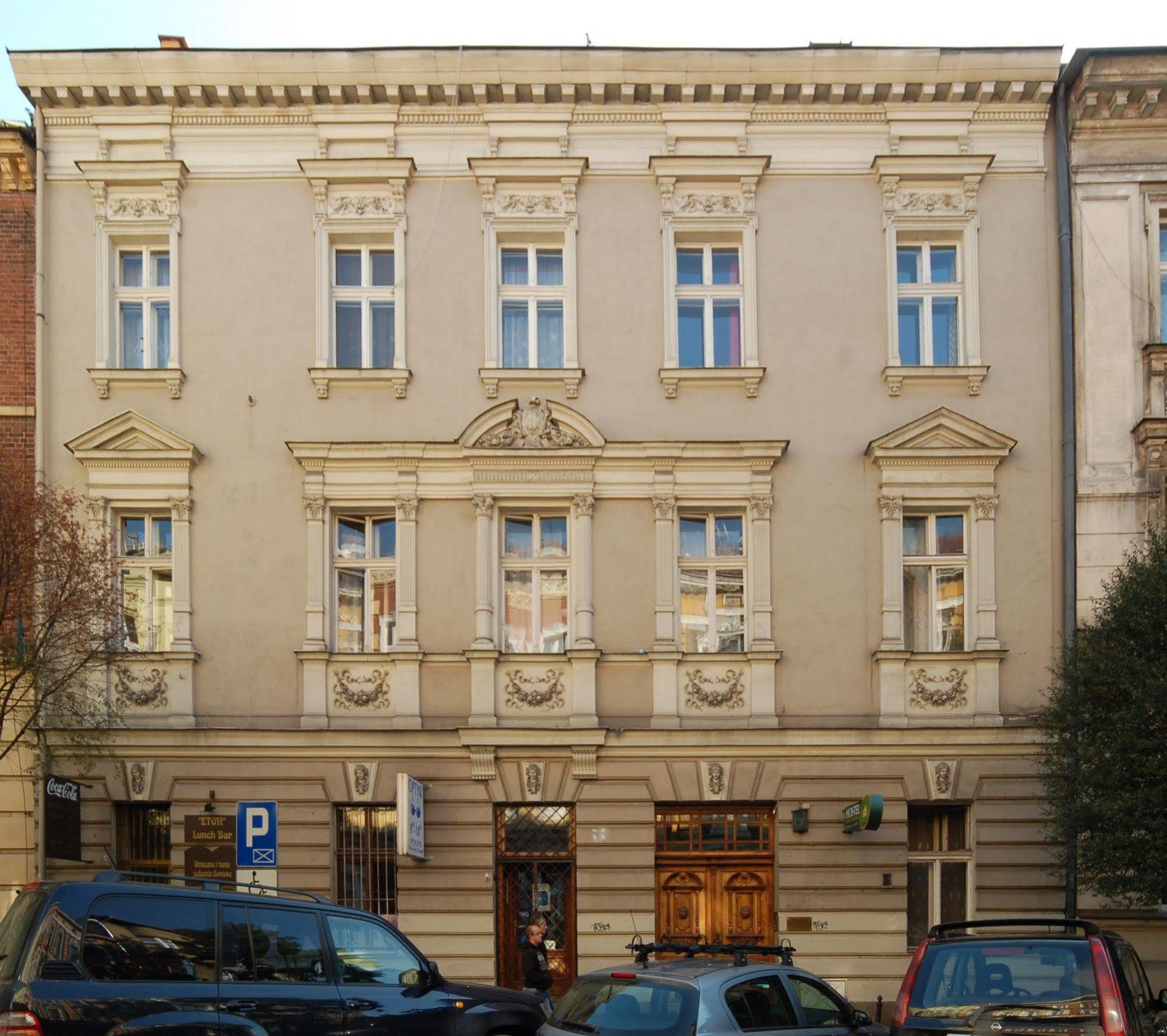 Dizzy Daisy Hostel Krakau Exterior foto The house of the first rector of the university, Jan Kanty Steczkiewicz